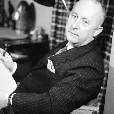 8 coisas que podemos aprender com Christian Dior, o imperador da moda francesa